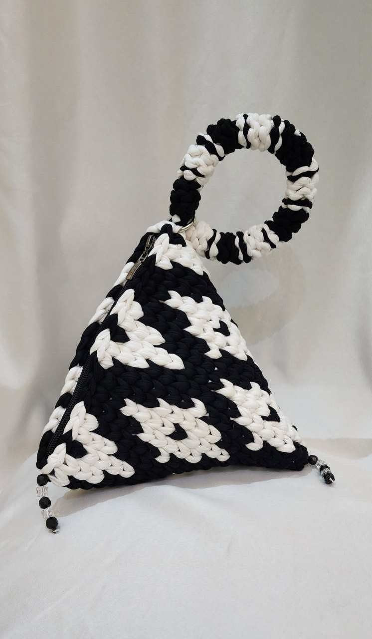 White/Black Knitted Purse